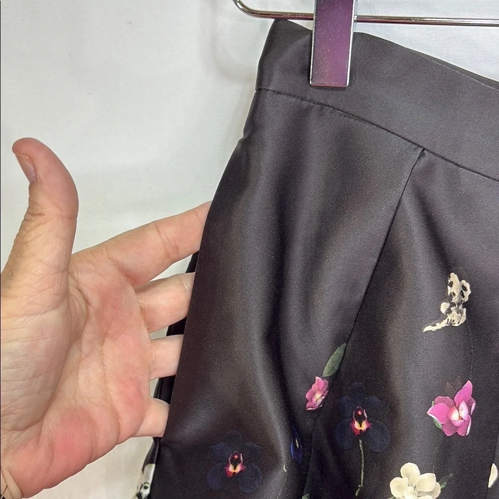 🍭H&M Black A-line Mini Skirt with Pleats Moody botanical print